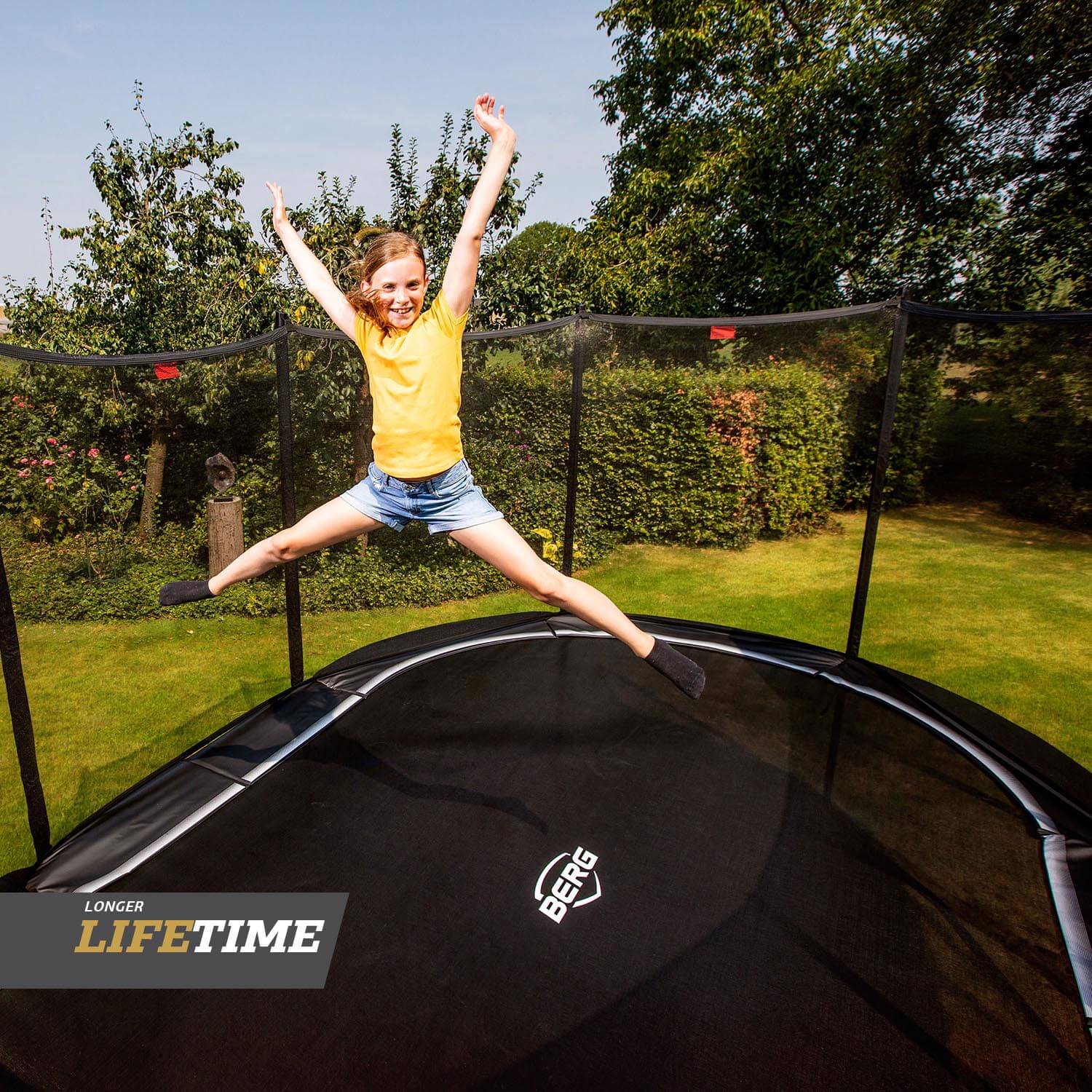 BERG Trampolin Regular GRAND Favorit Black oval 520 x 345 cm + Sicherheitsnetz Comfort BERG Trampolin Regular GRAND Favorit Black oval 520 x 345 cm + Sicherheitsnetz Comfort
