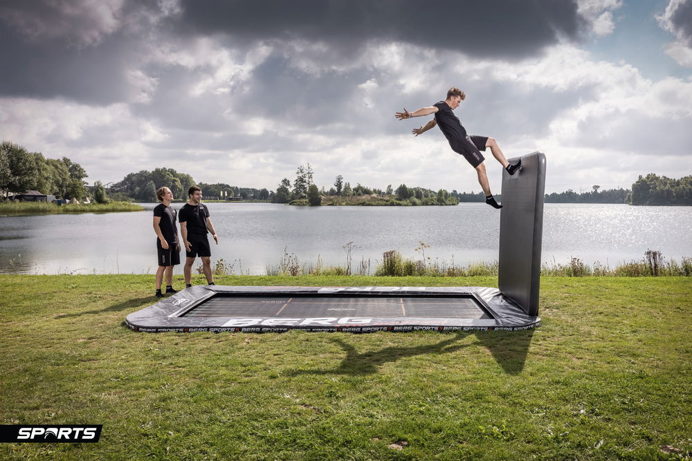 BERG Trampolin SPORTS FlatGround ULTIM Pro Bouncer 500 + AeroWall 2x2 BLK&GRY (NEU)